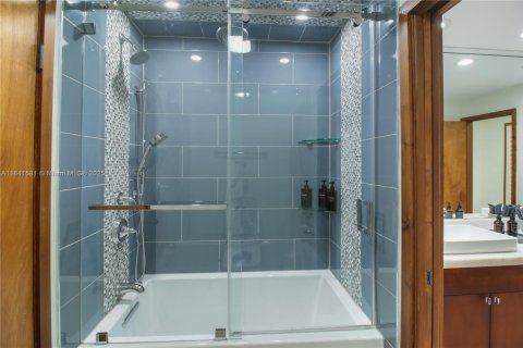 Снять в аренду виллу или дом в Пальметто-Бей, Флорида 4 спальни, 329.99м2, № 1833762 - фото 20