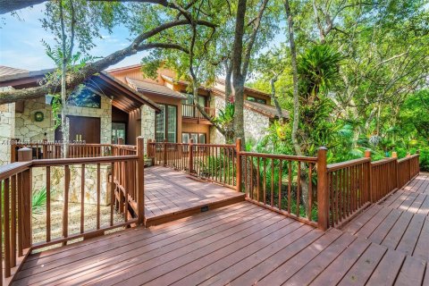 Снять в аренду виллу или дом в Пальметто-Бей, Флорида 4 спальни, 329.99м2, № 1833762 - фото 1