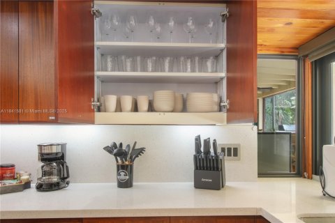 Снять в аренду виллу или дом в Пальметто-Бей, Флорида 4 спальни, 329.99м2, № 1833762 - фото 14