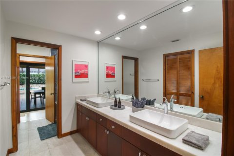 Снять в аренду виллу или дом в Пальметто-Бей, Флорида 4 спальни, 329.99м2, № 1833762 - фото 18