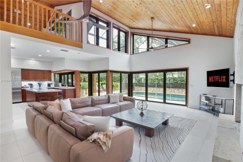 Снять в аренду виллу или дом в Пальметто-Бей, Флорида 4 спальни, 329.99м2, № 1833762 - фото 9