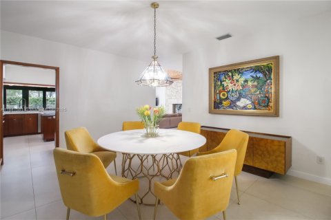 Снять в аренду виллу или дом в Пальметто-Бей, Флорида 4 спальни, 329.99м2, № 1833762 - фото 8