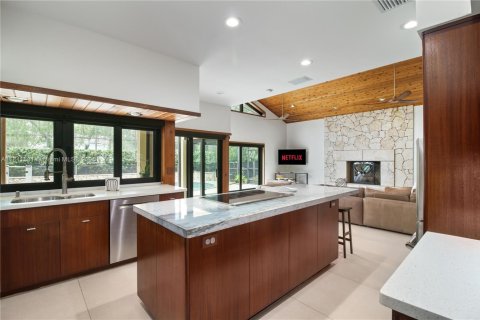 Снять в аренду виллу или дом в Пальметто-Бей, Флорида 4 спальни, 329.99м2, № 1833762 - фото 12