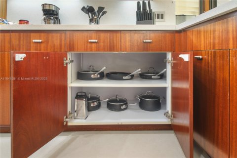 Снять в аренду виллу или дом в Пальметто-Бей, Флорида 4 спальни, 329.99м2, № 1833762 - фото 15