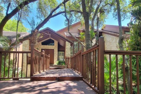 Снять в аренду виллу или дом в Пальметто-Бей, Флорида 4 спальни, 329.99м2, № 1833762 - фото 2