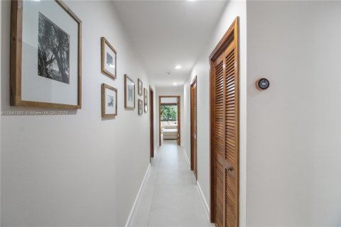 Снять в аренду виллу или дом в Пальметто-Бей, Флорида 4 спальни, 329.99м2, № 1833762 - фото 17