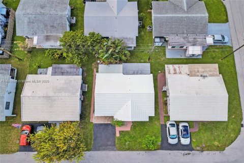 Casa en venta en Tamarac, Florida, 2 dormitorios, 95.5 m2 № 1945842 - foto 18