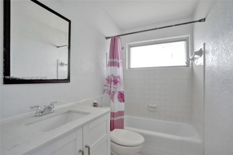 Casa en venta en Tamarac, Florida, 2 dormitorios, 95.5 m2 № 1945842 - foto 13