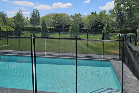 Villa ou maison à louer à Weston, Floride: 5 chambres, 354.24 m2 № 1727428 - photo 22
