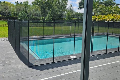 Villa ou maison à louer à Weston, Floride: 5 chambres, 354.24 m2 № 1727428 - photo 21