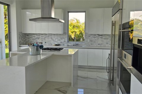 Villa ou maison à louer à Weston, Floride: 5 chambres, 354.24 m2 № 1727428 - photo 2