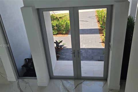 Villa ou maison à louer à Weston, Floride: 5 chambres, 354.24 m2 № 1727428 - photo 8