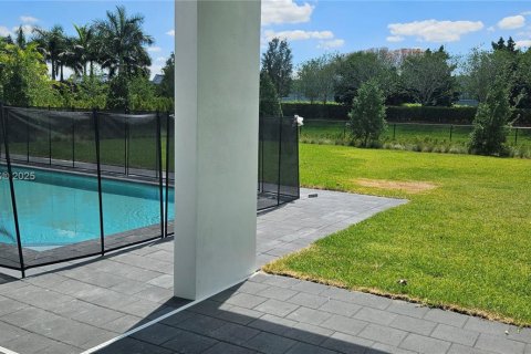 Villa ou maison à louer à Weston, Floride: 5 chambres, 354.24 m2 № 1727428 - photo 6