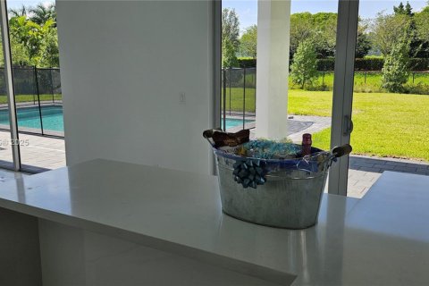 Villa ou maison à louer à Weston, Floride: 5 chambres, 354.24 m2 № 1727428 - photo 30