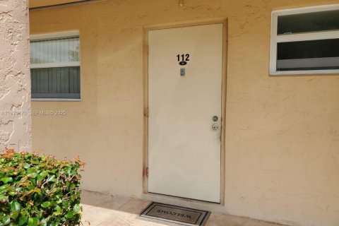 Condo in Margate, Florida, 2 bedrooms № 1986997 - photo 25