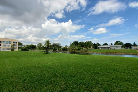Condo in Margate, Florida, 2 bedrooms № 1986997 - photo 24