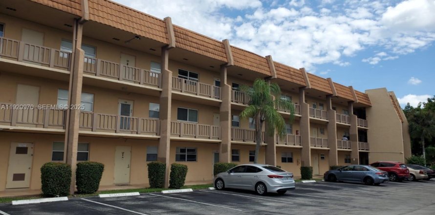 Condo in Margate, Florida, 2 bedrooms № 1986997