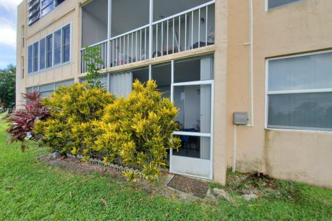 Condo in Margate, Florida, 2 bedrooms № 1986997 - photo 22