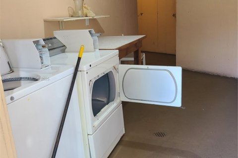 Condo in Margate, Florida, 2 bedrooms № 1986997 - photo 23