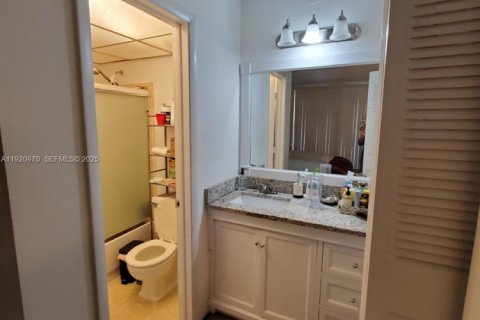 Condo in Margate, Florida, 2 bedrooms № 1986997 - photo 19