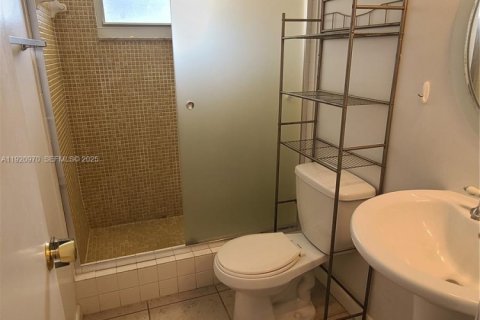 Condo in Margate, Florida, 2 bedrooms № 1986997 - photo 5