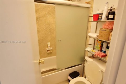 Condo in Margate, Florida, 2 bedrooms № 1986997 - photo 20