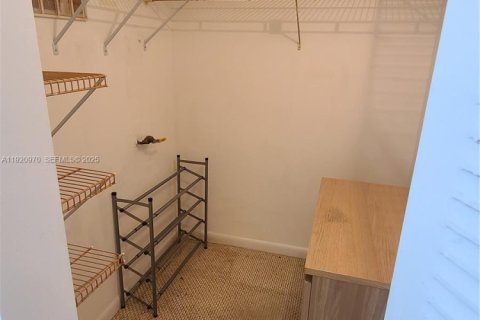 Condo in Margate, Florida, 2 bedrooms № 1986997 - photo 16