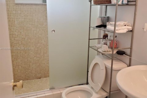 Condo in Margate, Florida, 2 bedrooms № 1986997 - photo 12