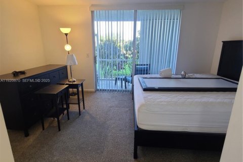 Condo in Margate, Florida, 2 bedrooms № 1986997 - photo 14