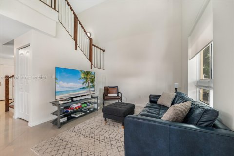 Touwnhouse à vendre à Miami, Floride: 1 chambre, 121.52 m2 № 2153883 - photo 4