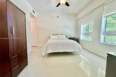 Touwnhouse à vendre à Miami, Floride: 1 chambre, 121.52 m2 № 2153883 - photo 14