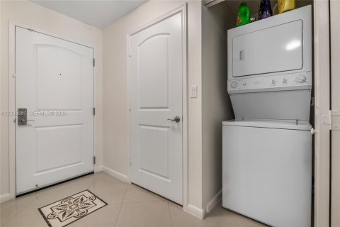 Touwnhouse à vendre à Miami, Floride: 1 chambre, 121.52 m2 № 2153883 - photo 18