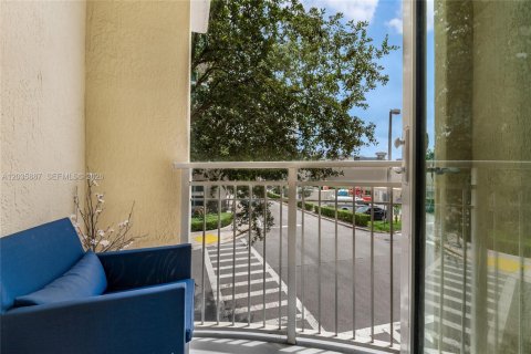 Touwnhouse à vendre à Miami, Floride: 1 chambre, 121.52 m2 № 2153883 - photo 15