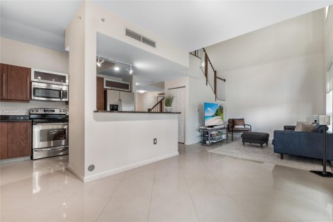 Touwnhouse à vendre à Miami, Floride: 1 chambre, 121.52 m2 № 2153883 - photo 3