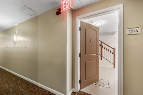 Touwnhouse à vendre à Miami, Floride: 1 chambre, 121.52 m2 № 2153883 - photo 6
