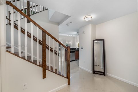 Touwnhouse à vendre à Miami, Floride: 1 chambre, 121.52 m2 № 2153883 - photo 7