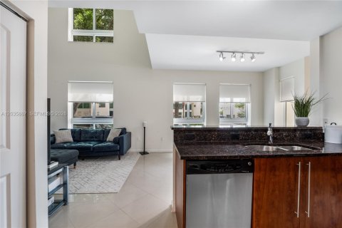 Touwnhouse à vendre à Miami, Floride: 1 chambre, 121.52 m2 № 2153883 - photo 8