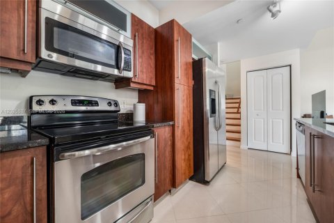 Touwnhouse à vendre à Miami, Floride: 1 chambre, 121.52 m2 № 2153883 - photo 9