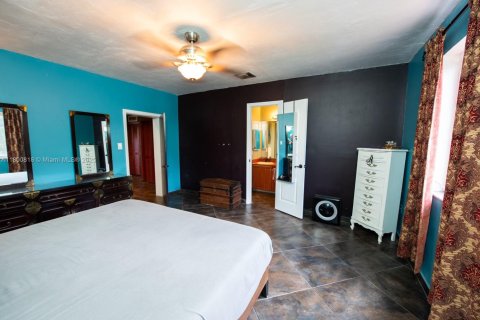 House in North Miami Beach, Florida 5 bedrooms, 207.73 sq.m. № 2021761 - photo 30