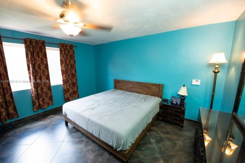 House in North Miami Beach, Florida 5 bedrooms, 207.73 sq.m. № 2021761 - photo 29