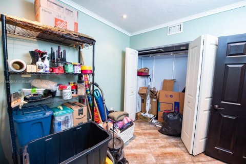 House in North Miami Beach, Florida 5 bedrooms, 207.73 sq.m. № 2021761 - photo 19