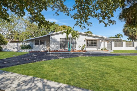 Дом в Лодерхилл, Флорида 4 спальни, 181.62м2 № 2042664