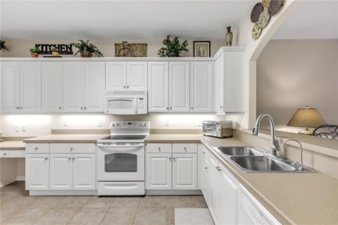 Townhouse in New Smyrna Beach, Florida 3 bedrooms, 175.68 sq.m. № 2210510 - photo 20