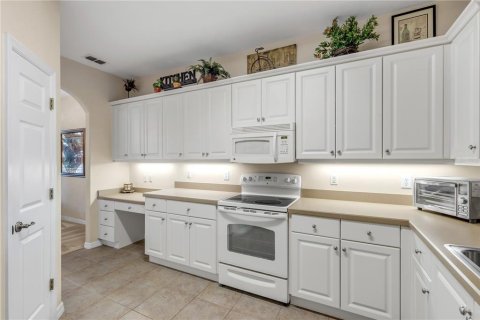 Townhouse in New Smyrna Beach, Florida 3 bedrooms, 175.68 sq.m. № 2210510 - photo 18