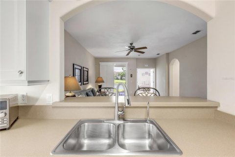 Townhouse in New Smyrna Beach, Florida 3 bedrooms, 175.68 sq.m. № 2210510 - photo 23