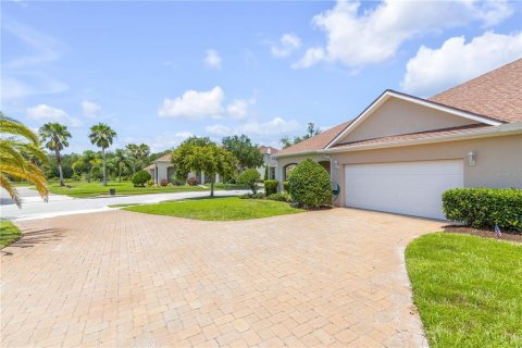 Townhouse in New Smyrna Beach, Florida 3 bedrooms, 175.68 sq.m. № 2210510 - photo 8