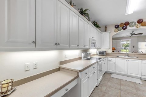 Townhouse in New Smyrna Beach, Florida 3 bedrooms, 175.68 sq.m. № 2210510 - photo 21