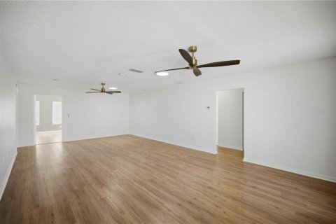 House in Summerfield, Florida 3 bedrooms, 184.69 sq.m. № 2195803 - photo 15