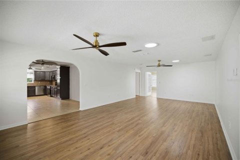 House in Summerfield, Florida 3 bedrooms, 184.69 sq.m. № 2195803 - photo 16