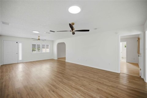House in Summerfield, Florida 3 bedrooms, 184.69 sq.m. № 2195803 - photo 14